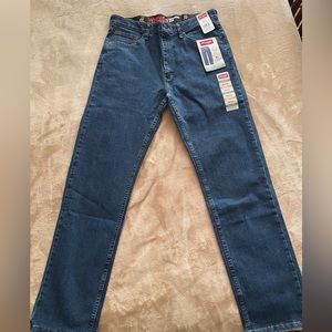 Wrangler Regular Fit jeans 
Mens size 34x34 
NWT